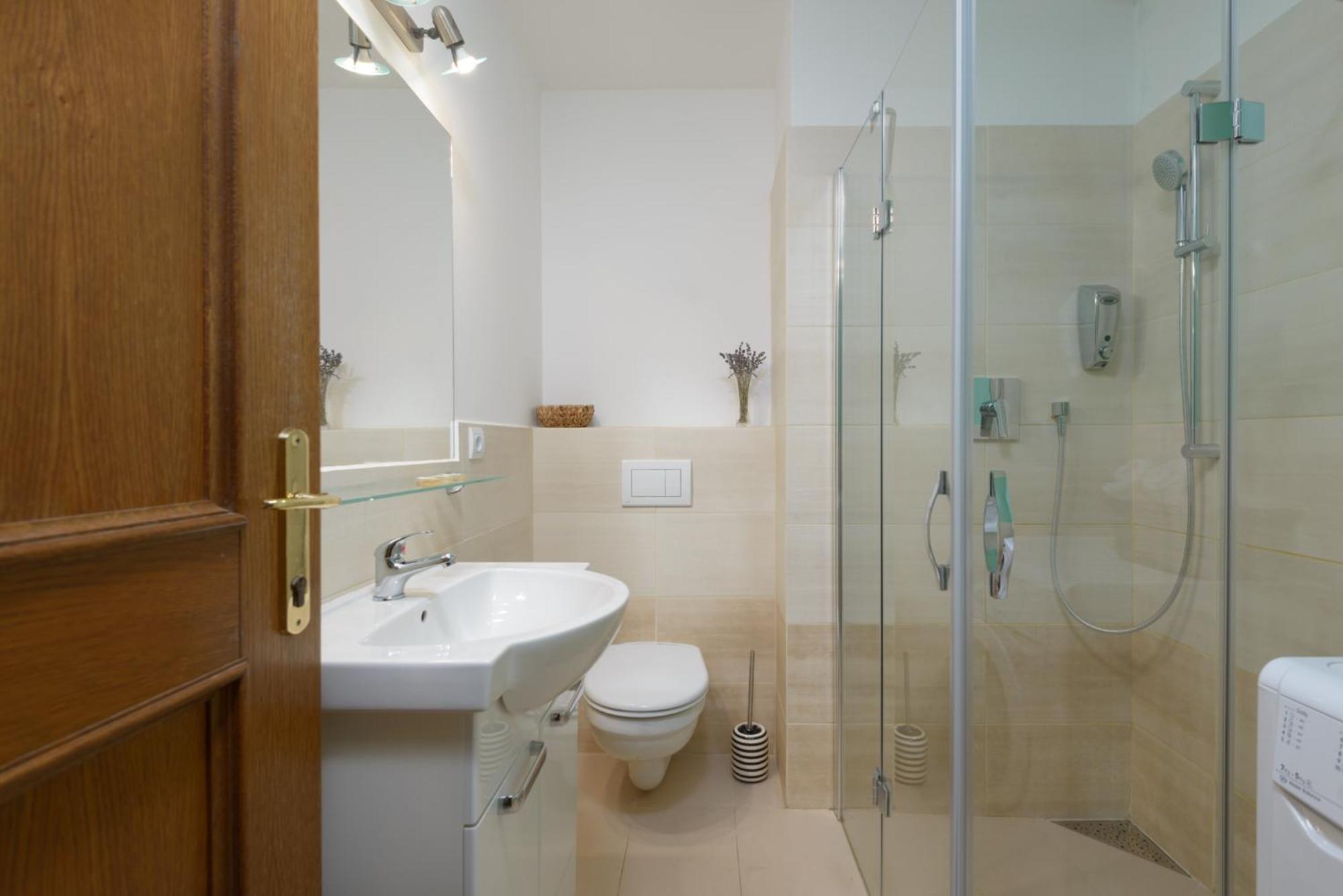 Roy 2 Bdr With Castle View, Parking & Ac Appartement