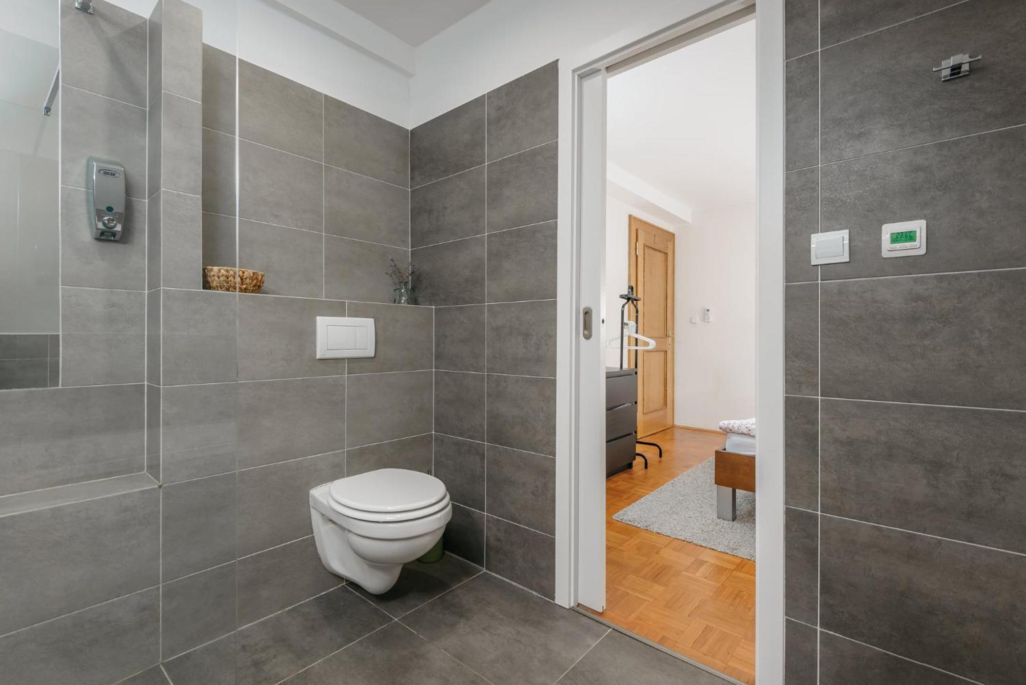 Roy 2 Bdr With Castle View, Parking & Ac Appartement Praag