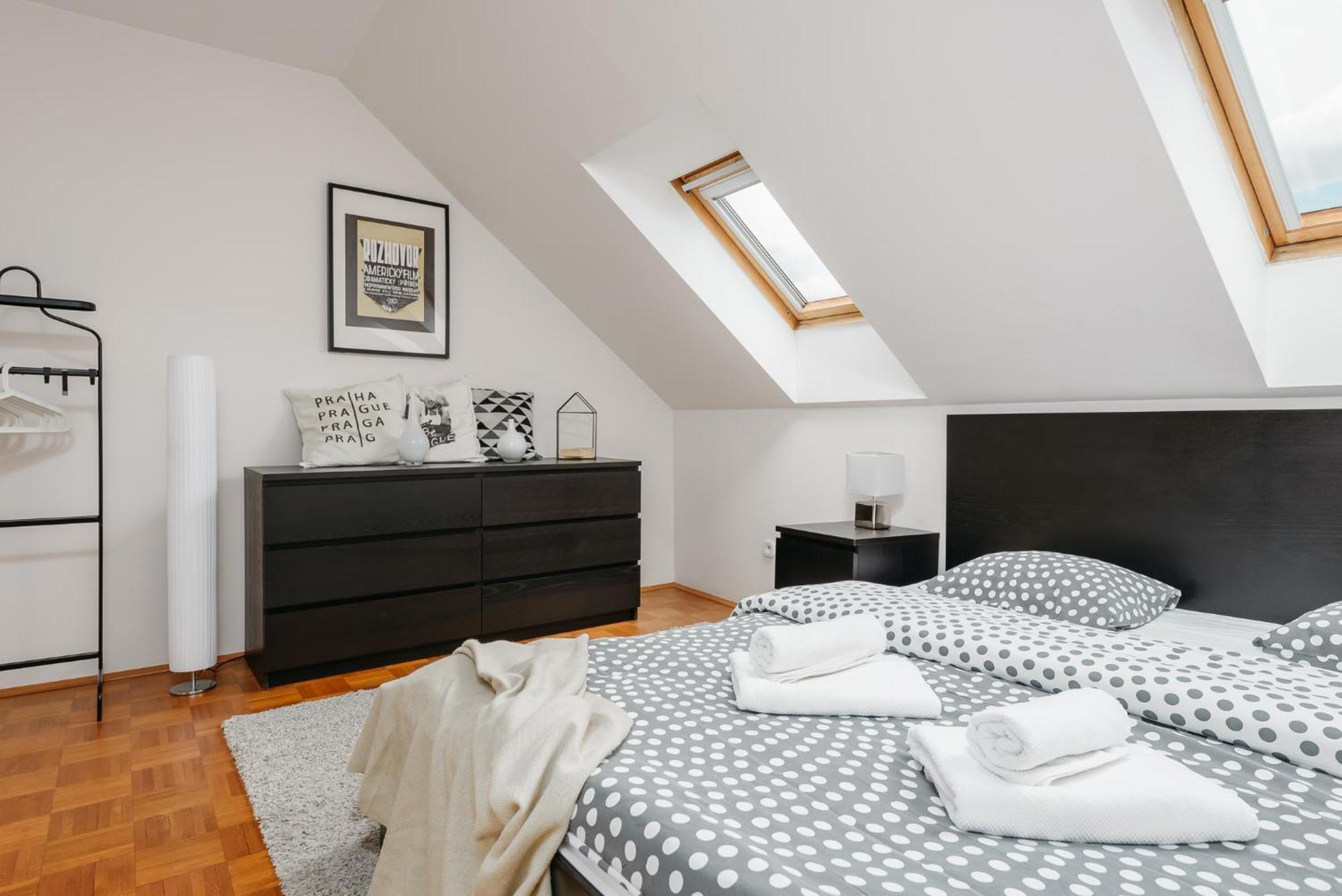 Roy 2 Bdr With Castle View, Parking & Ac * Praag