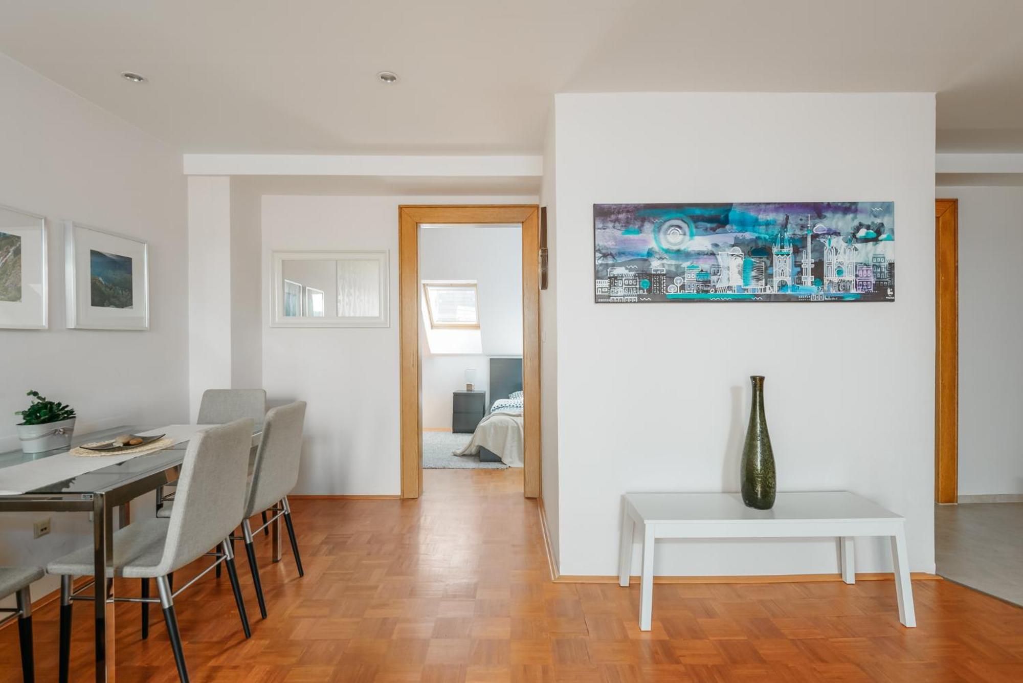 Roy 2 Bdr With Castle View, Parking & Ac Appartement *