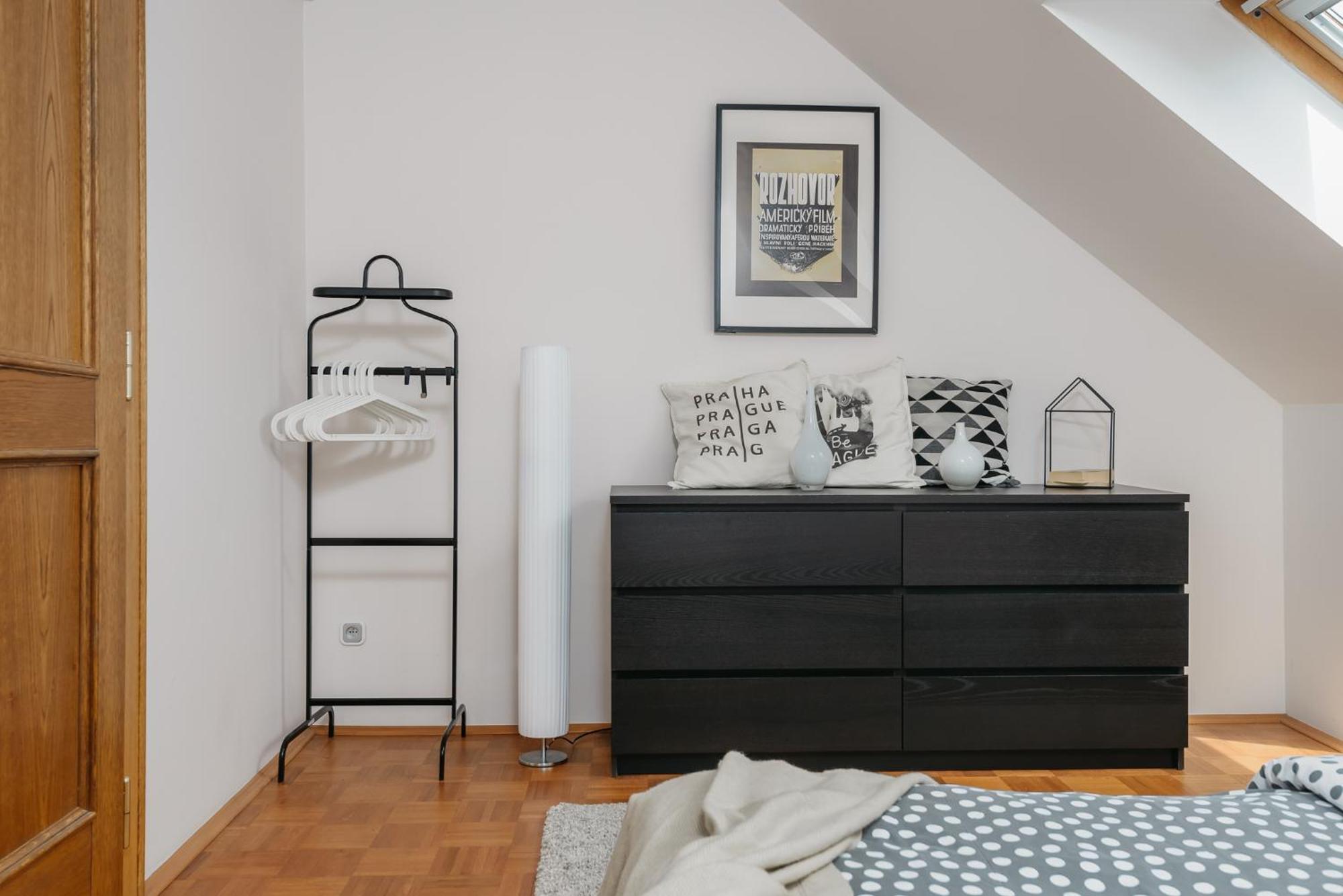 Roy 2 Bdr With Castle View, Parking & Ac Apartamento